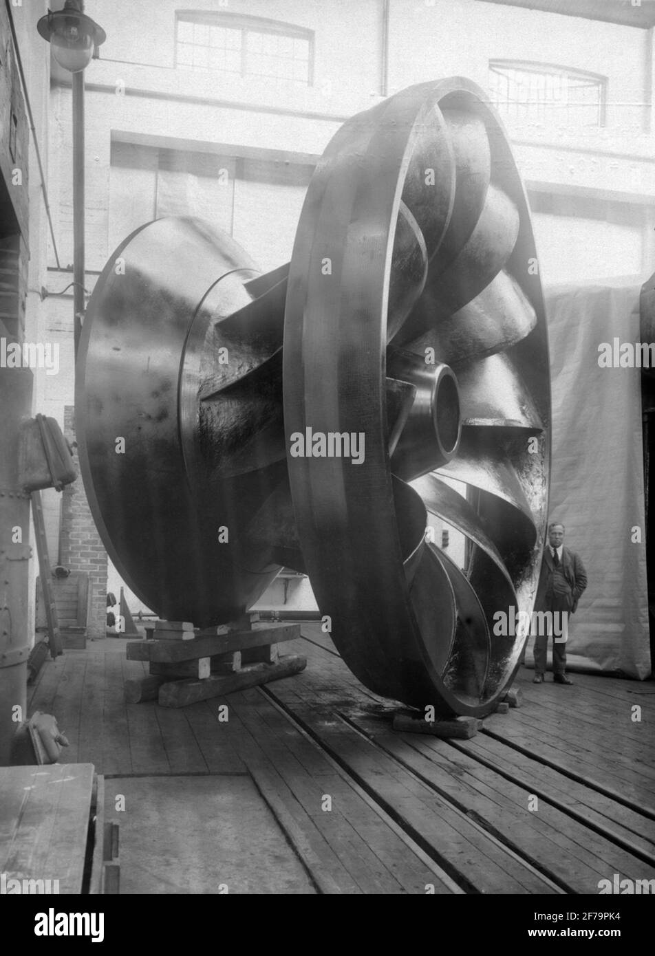 Machines électriques. La turbine de l'une des turbines vers les centrales électriques de Volhov, Russie. HE = 10.5 mètres, n = 8 x 11 500 ch, n = 75 tr/min. Banque D'Images