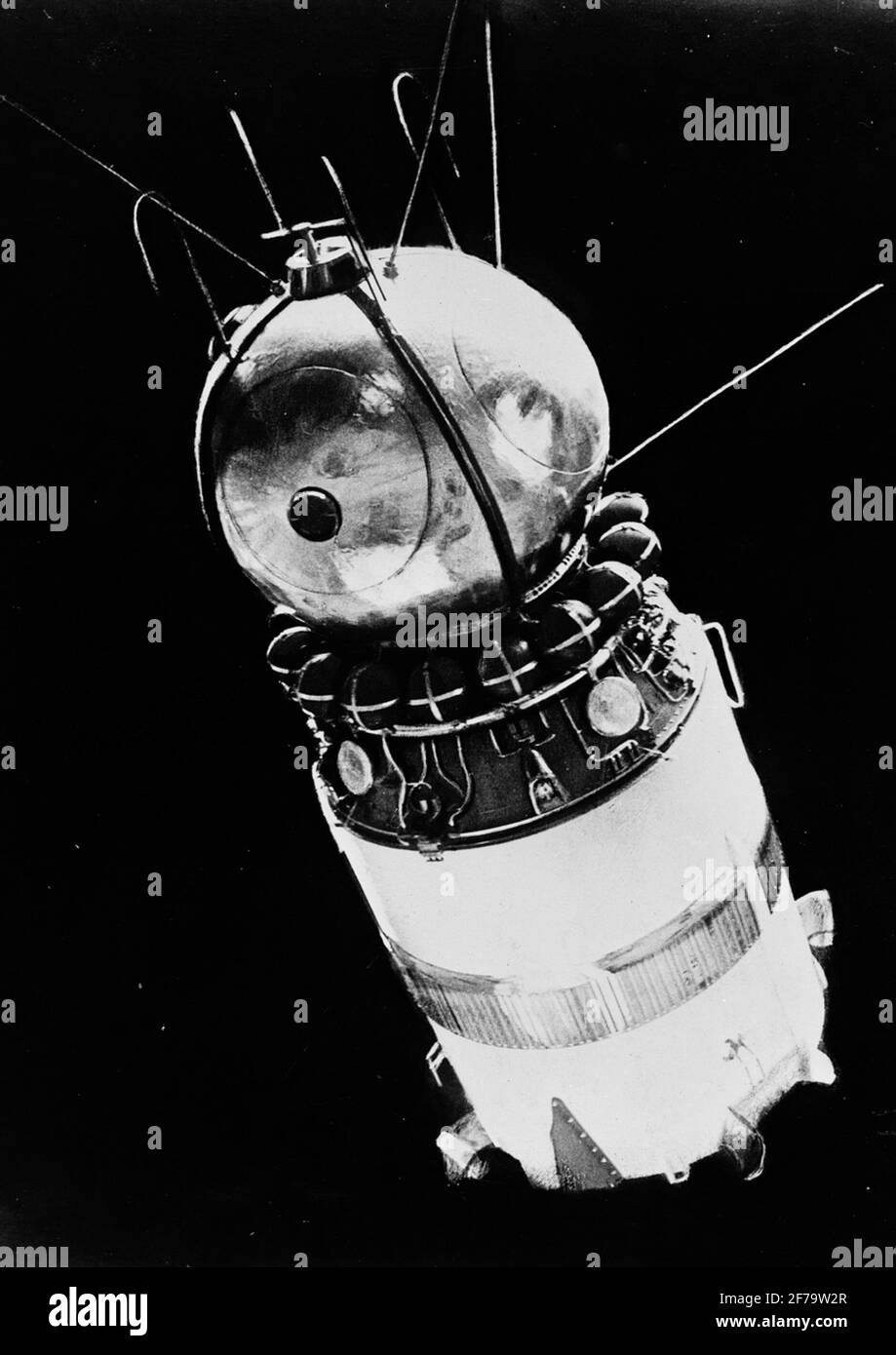 Vaisseau spatial « Vostoh » (avec le dernier séjour du pilote de fusée). Le  vaisseau spatial de ce type a effectué 259 tours autour de la terre  (environ 10.5 millions de km)