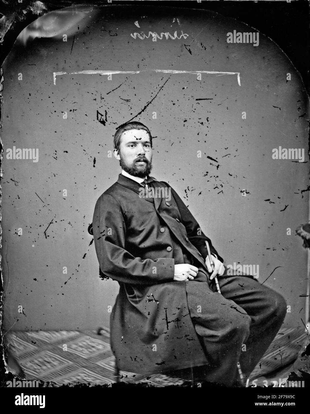 Photographie Ateljé, assiette humide, collophium négatif, portrait en pleine figure de l'homme. Banque D'Images