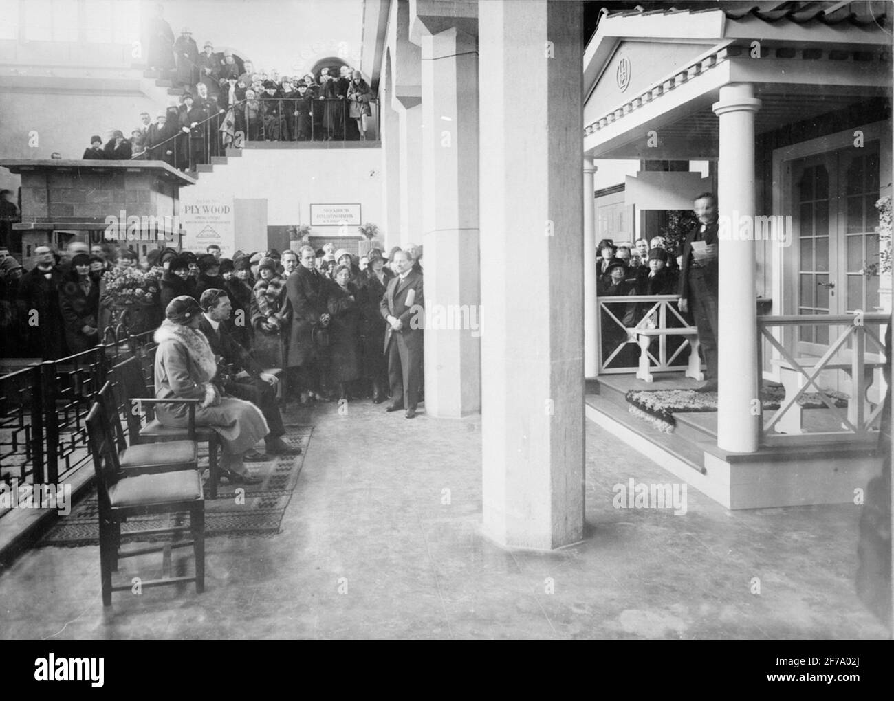 Bâtiment et séjour 'exposition à Liljevalchs Konstthall 1928.kronprinsparet Gustav Adolf et Louise visite. Banque D'Images