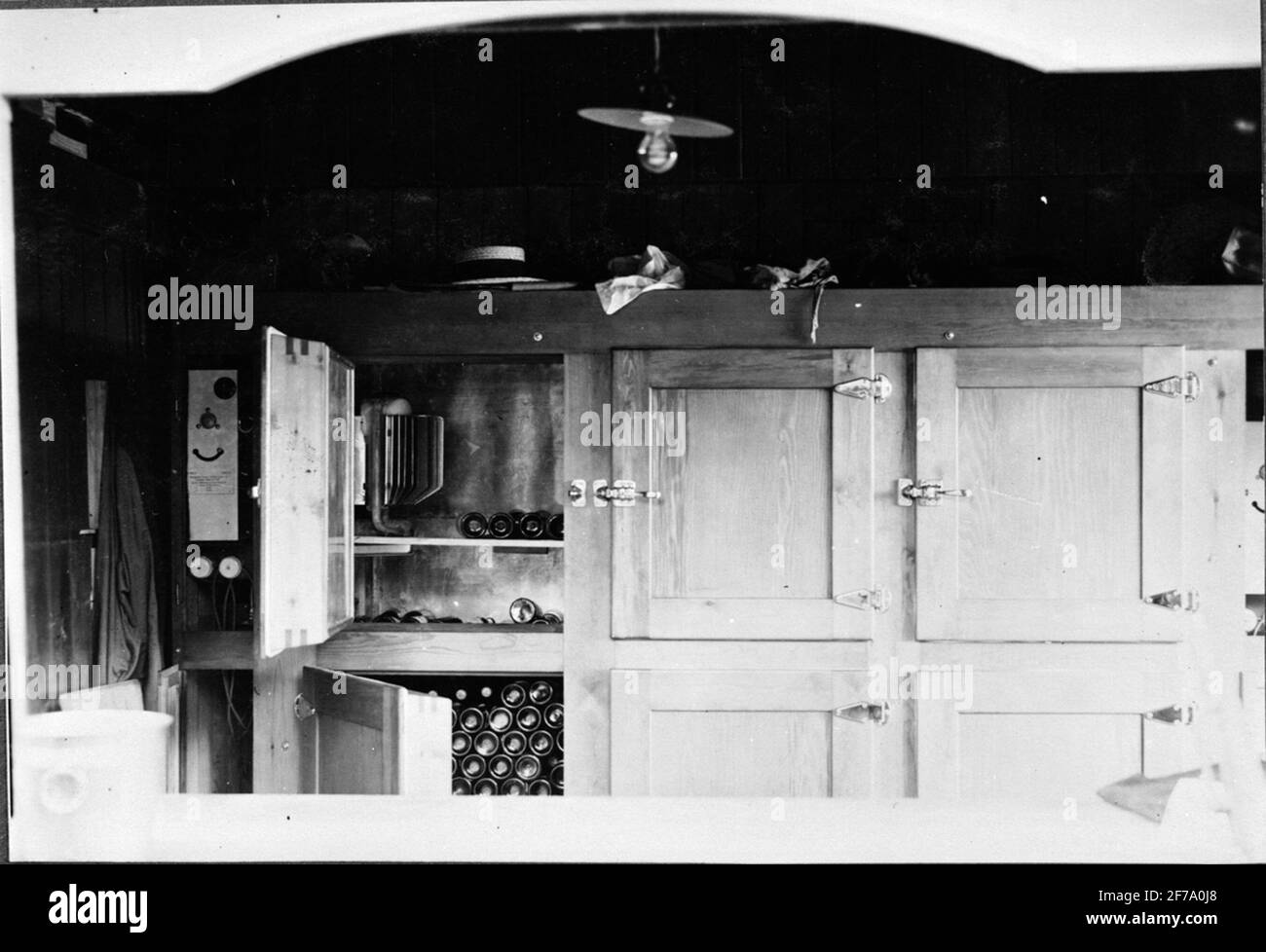 Armoires spéciales pour 1050 - 1/2 bouteilles de bière. 2 x 80 kal. avec radiateur haute température uniquement. (Lettre de la Norvège 30.7.29, 145). Banque D'Images