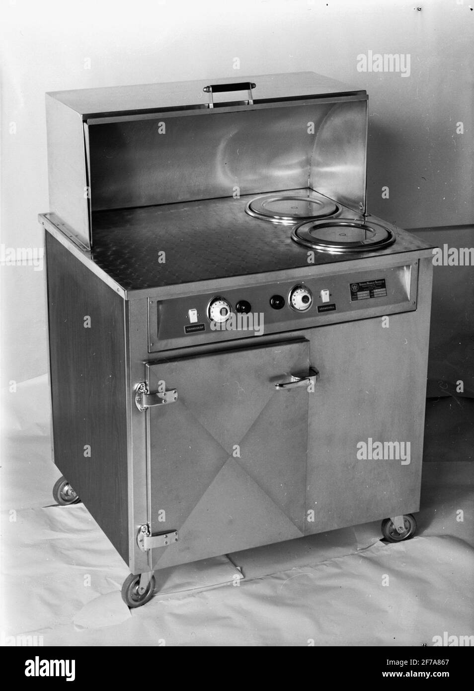 Chauffage et chariot de plateau. >> Banque D'Images