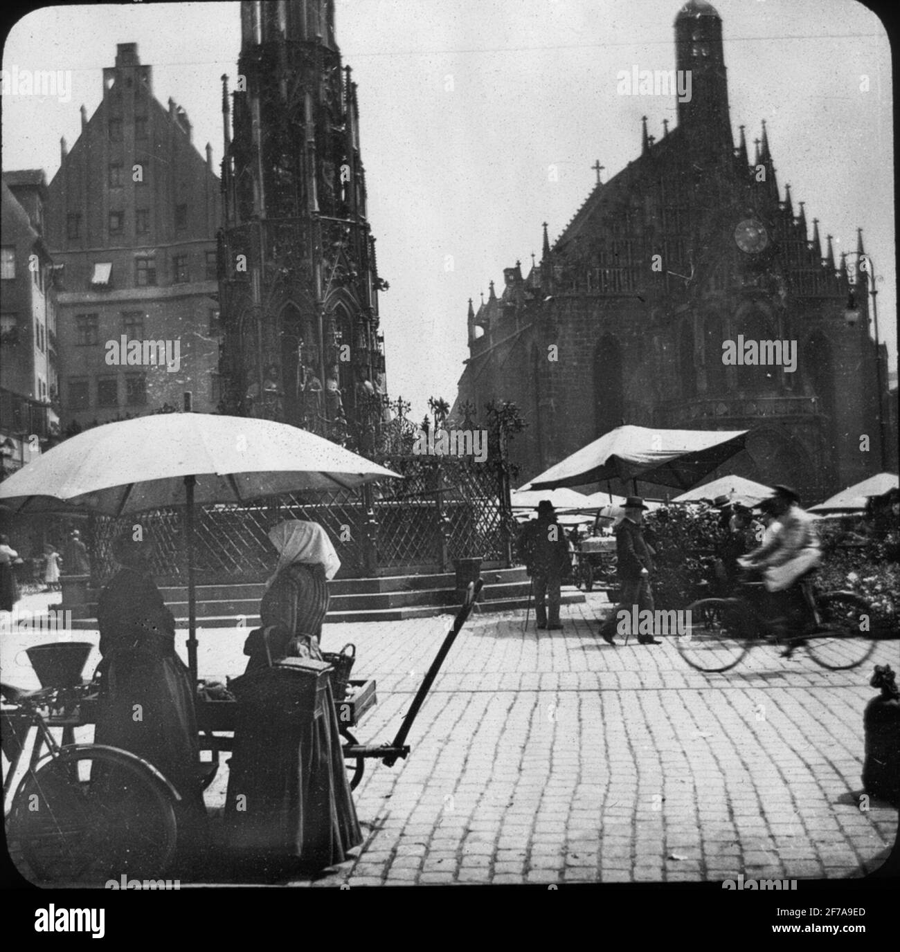 Icône SkiopT avec motifs de Schöner Brunnen (fontaine) à Nuremberg. L'image a été stockée dans un carton étiqueté: Le voyage 1907. Bamberg 2. Nuremberg 6. 295 .. Texte sur image: 'Schöner Brunn'. Banque D'Images