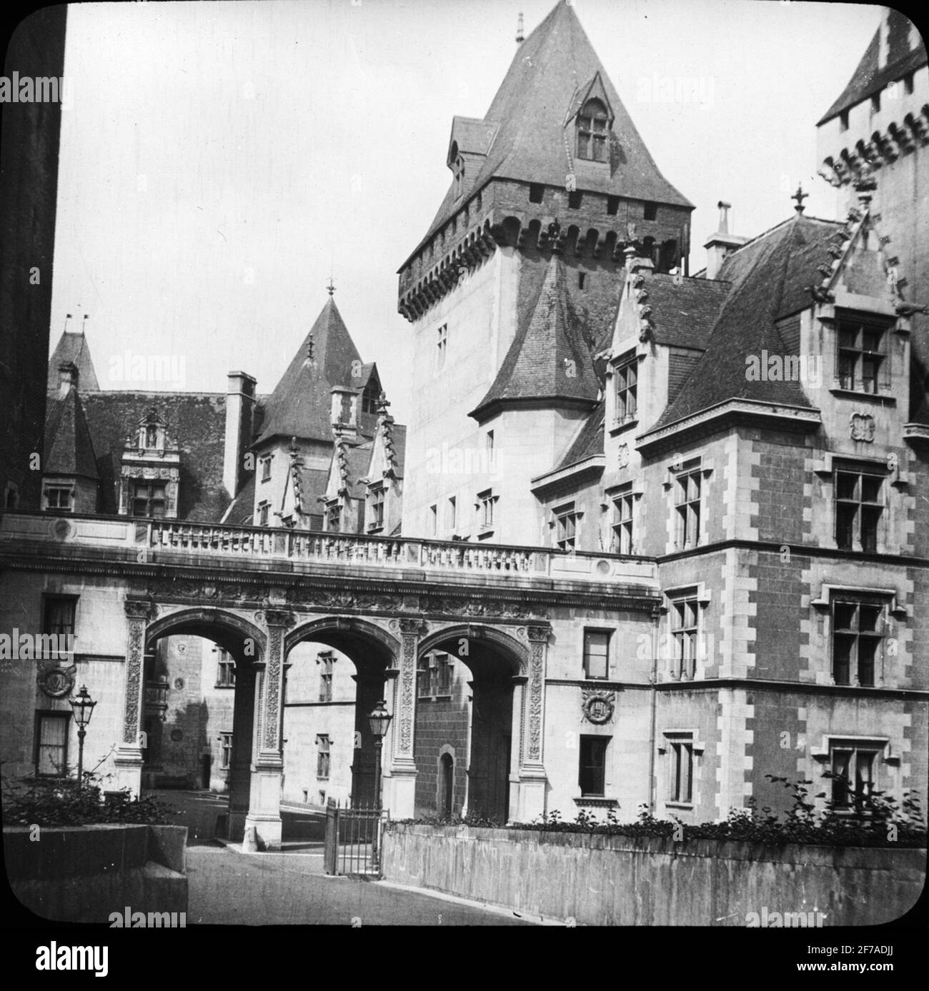 L'icône SkiopT avec motifs du Château Château de Pau.Filden a été stockée en carton marqué: Höstesan 1907. Pau 2. Bordeaux 5. Non 21. Texte sur l'image: 'Château'. Banque D'Images