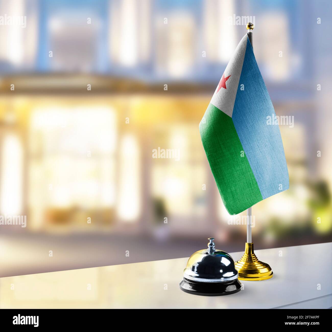 Drapeau de Djibouti sur la réception dans le hall de l'hôtel Banque D'Images