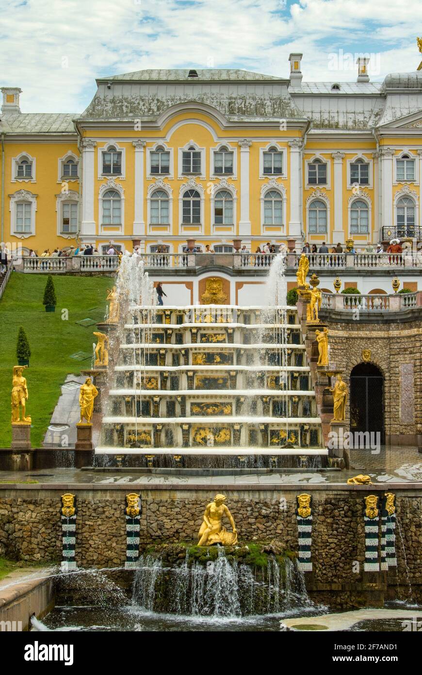 Fontaines au palais Peterhof, Saint-Pétersbourg, Russie Banque D'Images