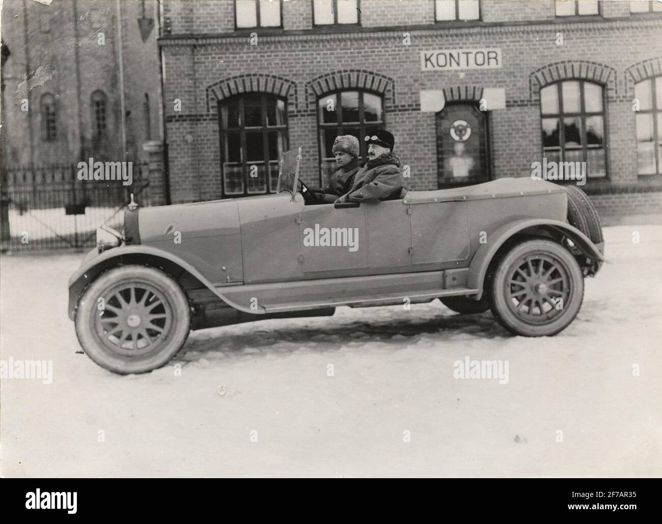 Automobil, Scania -Vabile wagon qui a remporté la compétition d'hiver au Gärdet 1923. Gunnar Westerberg au volant. Banque D'Images