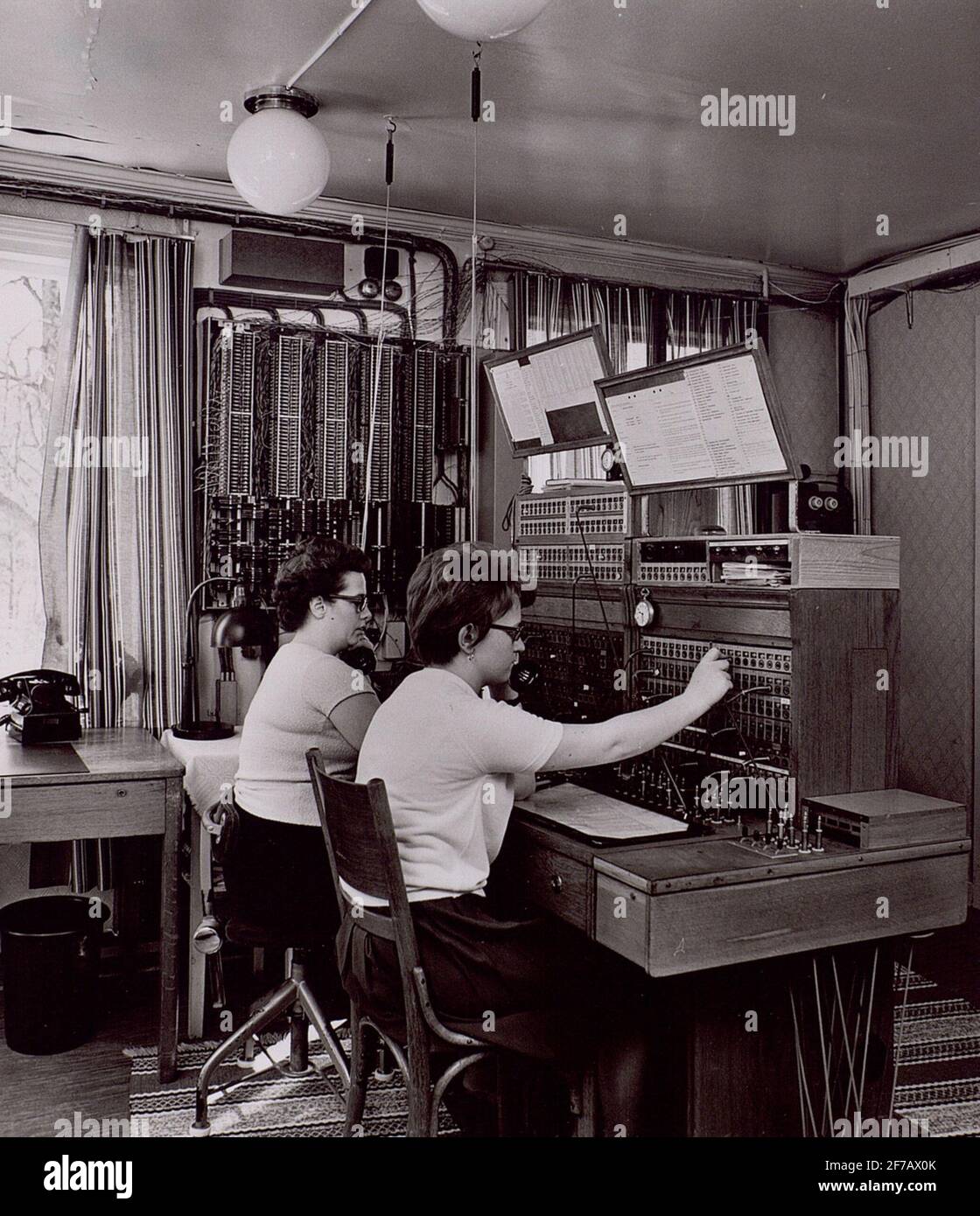 Skese les engrenages qui ont disparu à l'automatisation de Strömstad. Directeur E. Knutsson et assistant E. Andersson. Banque D'Images