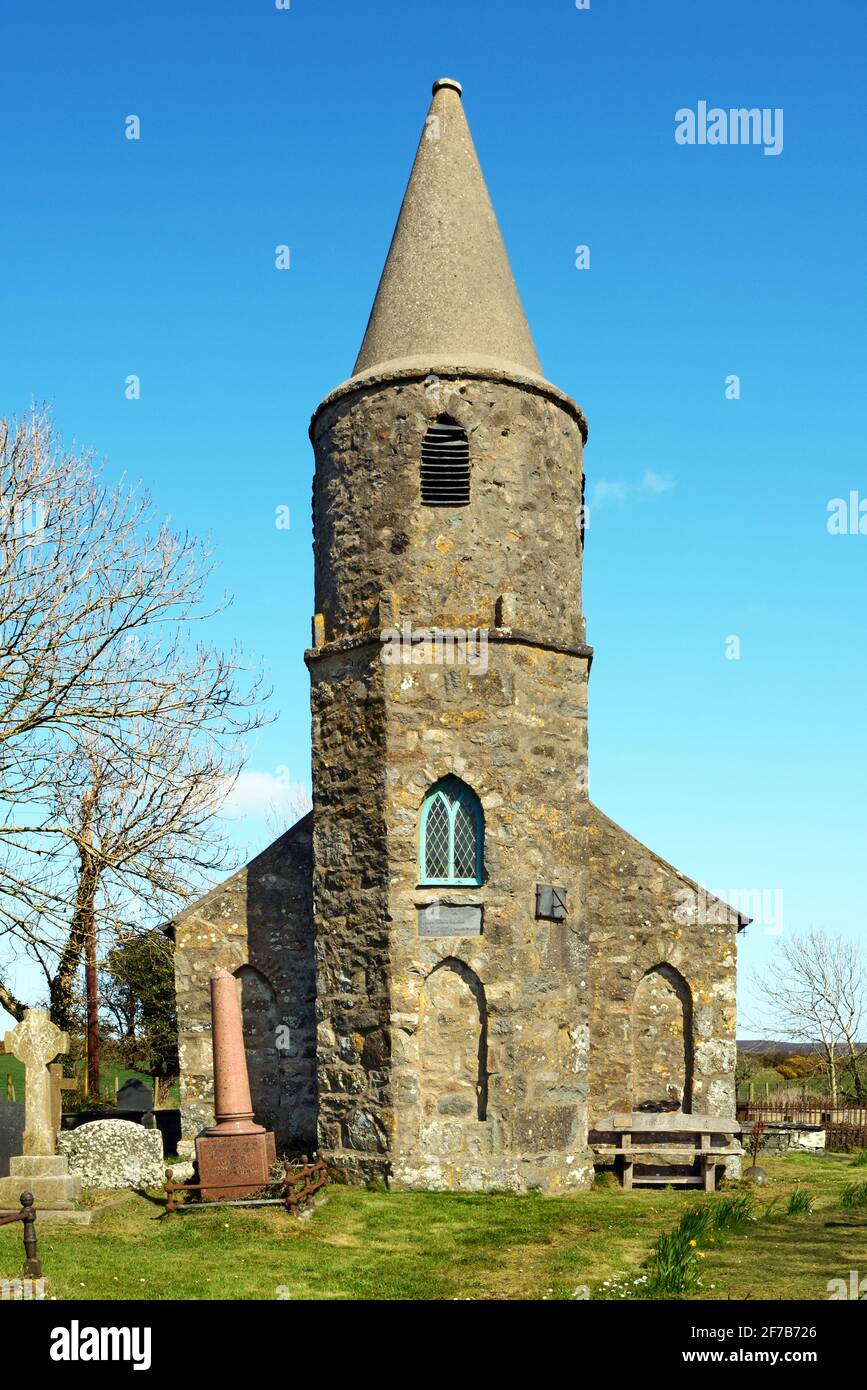 L'église St Gwynin de Llandegwning, au nord du pays de Galles, est une église primitive de style gothique qui a été reconstruite en 1840. C'est maintenant un bâtiment classé de grade II. Banque D'Images