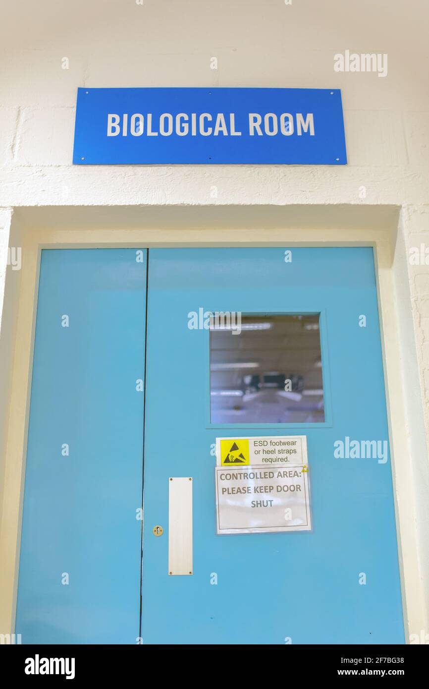 La porte d'une salle biologique dans un fabricant médical. Produits médicaux, salle blanche, salle bio, concept de zone contrôlée Banque D'Images