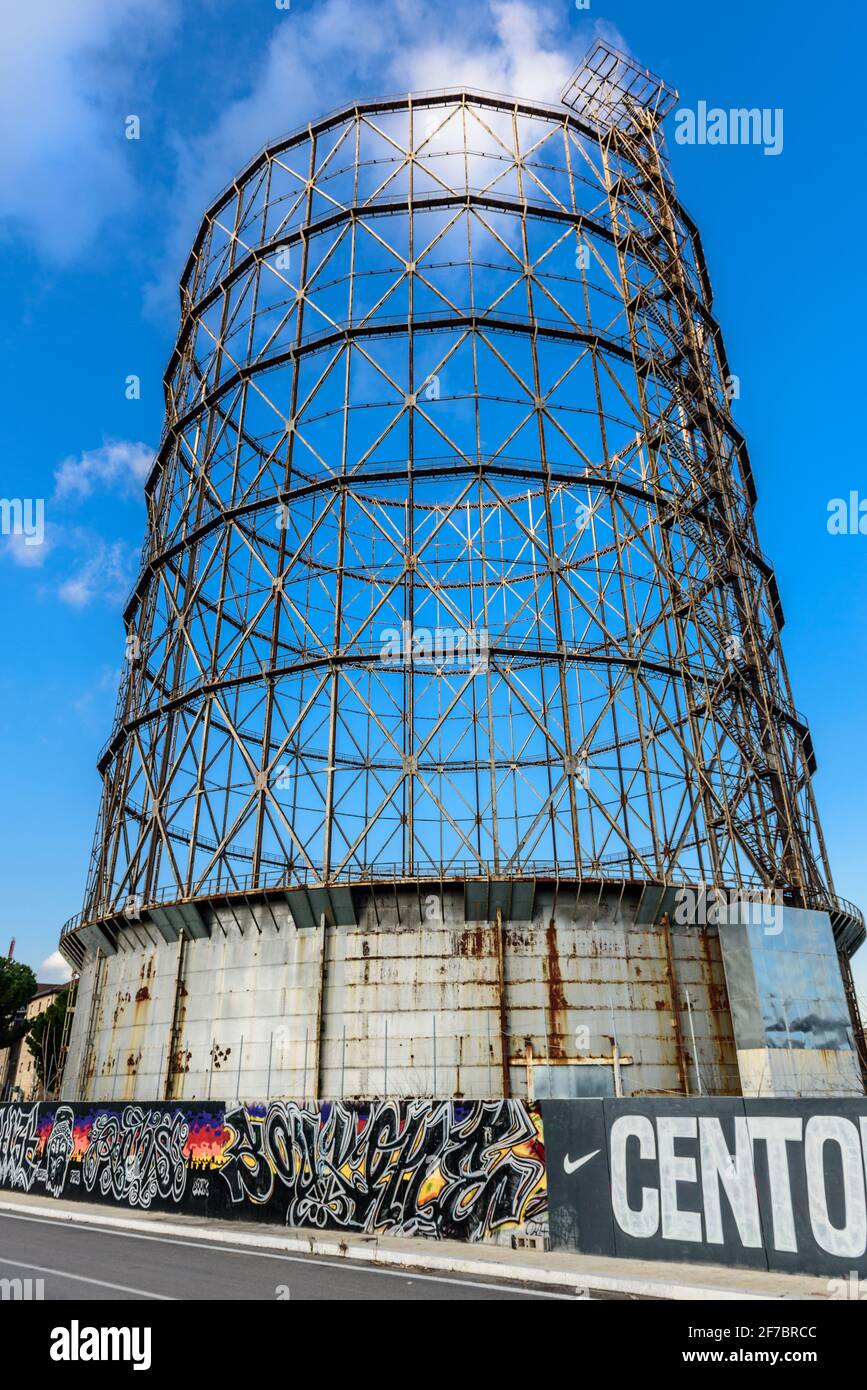 Vieux gasometer, graffiti, Testaccio, Tevere River, Rome, Latium, Italie, Europe Banque D'Images