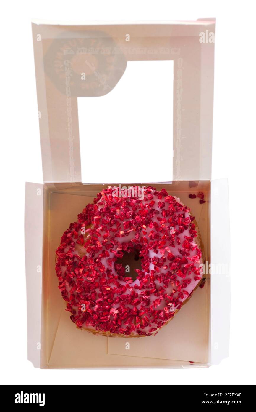 Raspberry Royale Yumnut, croisez un beignet et un yum yum dans une boîte, de la boulangerie M&S en magasin Banque D'Images
