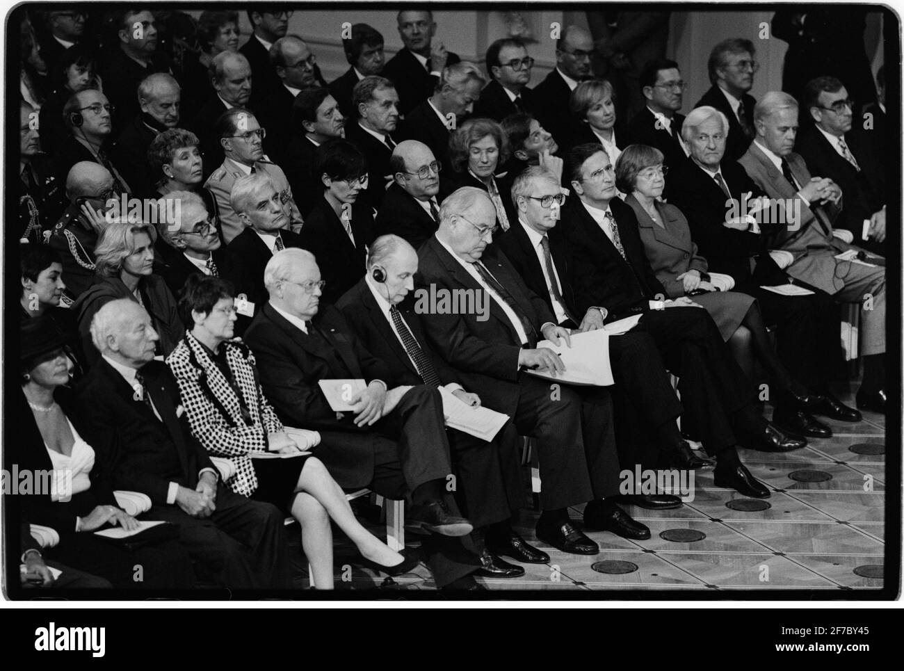 Berlin cérémonie pour les troupes alliées quittant la ville à Spielhaus Konzerthaus 1994 en présence du président français François Mitterrand, du chancelier allemand Helmut Kohl, du Premier ministre britannique John Major et du vice-président américain Al Gore Banque D'Images