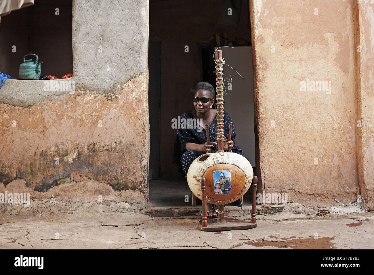 Madina n'Diaye chanteuse-compositrice malienne à Bamako, Mali, Afrique de l'Ouest. Banque D'Images