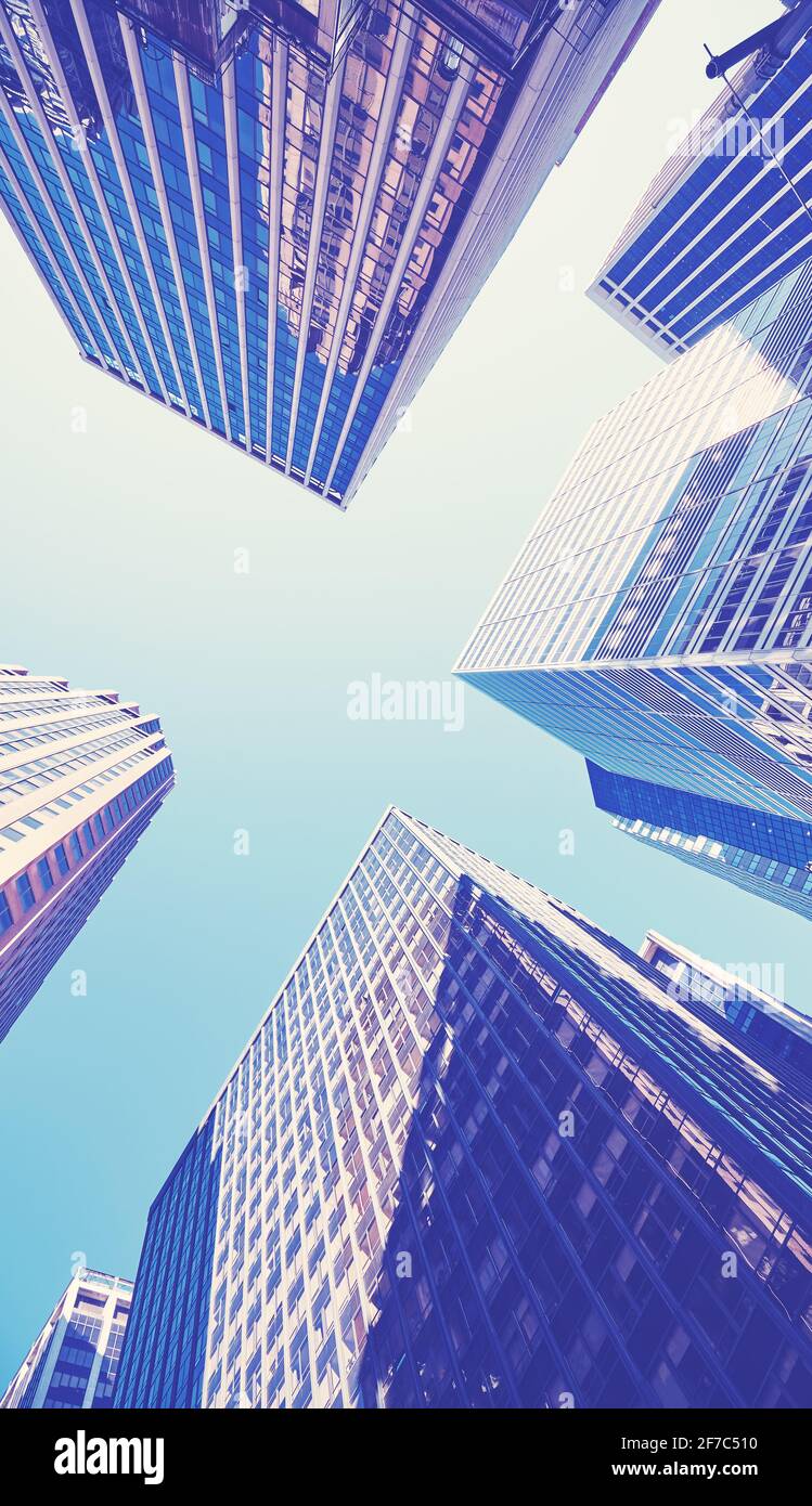 Vue sur les gratte-ciel de Manhattan, image colorée, New York City, États-Unis. Banque D'Images