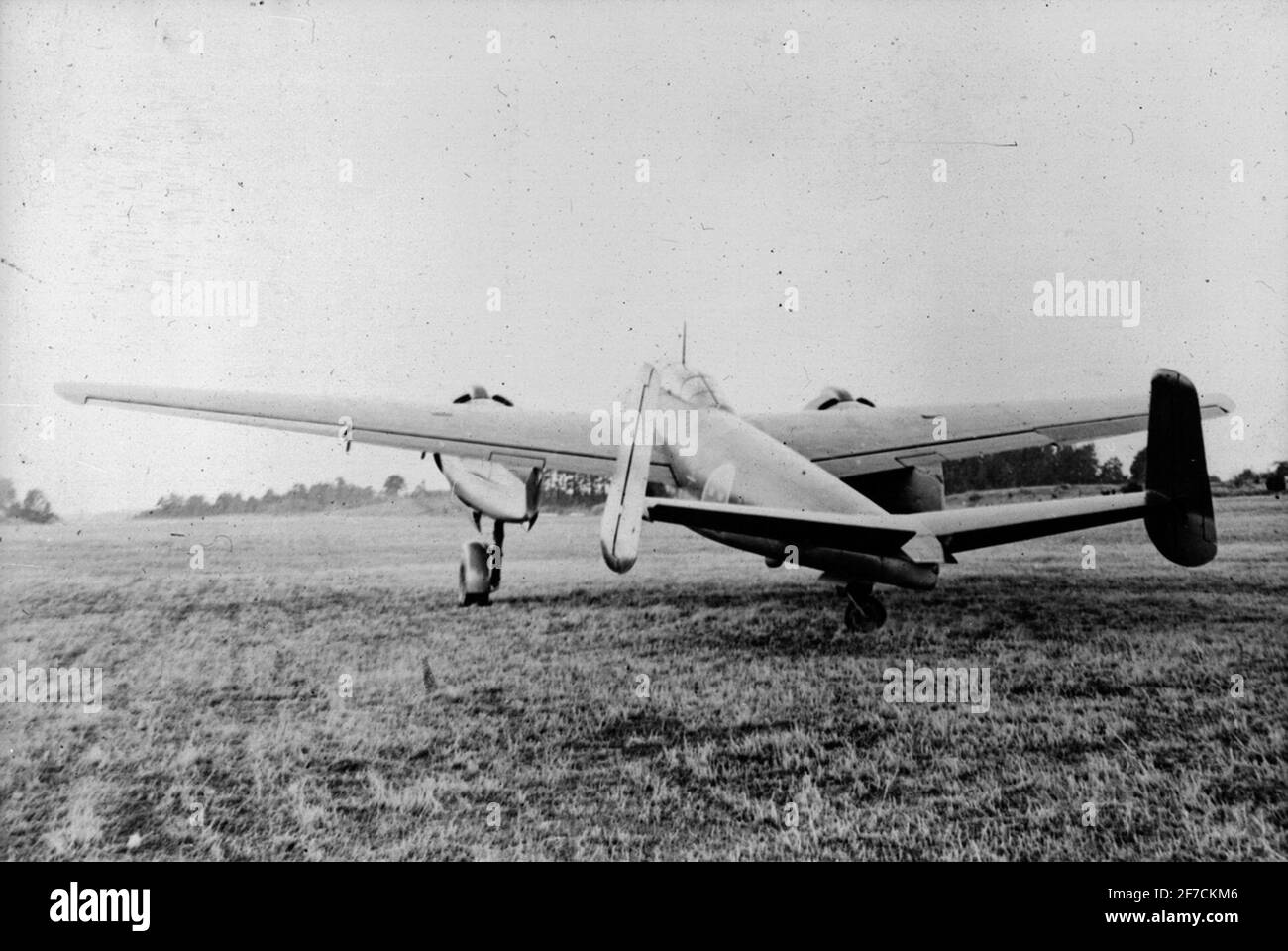 L'avion B 18a se trouve sur un champ. Exécution : les bombardiers B 18a sont sur un terrain. Vue de derrière. Banque D'Images