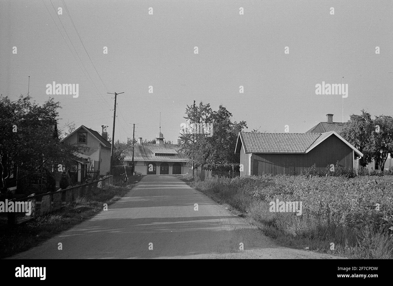 Dans Malmslägen, 1940s . Södermalmsvägen dans Malmslätt, 1940s. Vue sur le nord, vers la gare. Banque D'Images