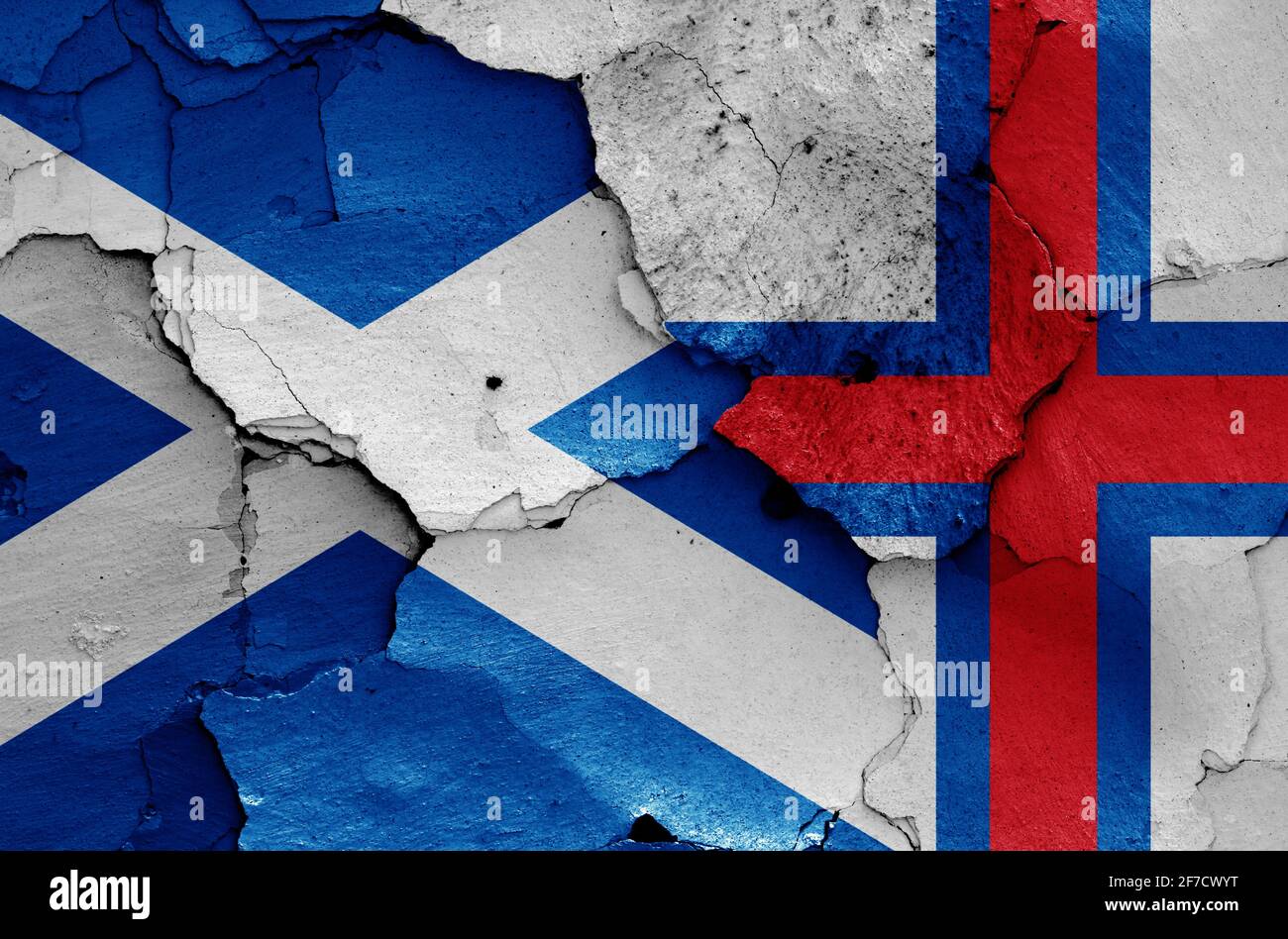 Drapeaux de l'Écosse et des îles Féroé peints sur un mur fissuré Banque D'Images