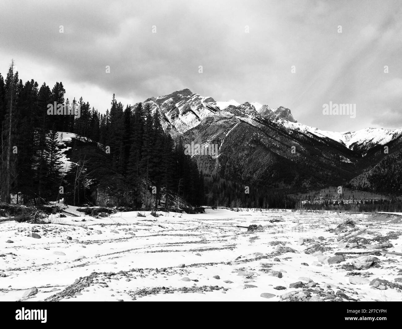 Vue panoramique du majestueux parc provincial Kananaskis dans le sud-ouest de l'Alberta Banque D'Images