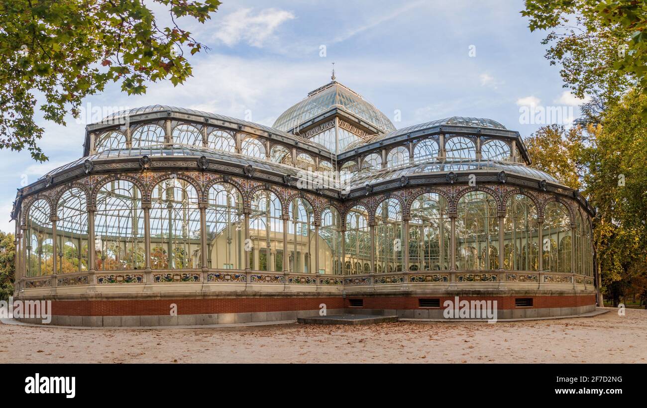 Glass palace at retiro park Banque de photographies et d'images à haute  résolution - Alamy