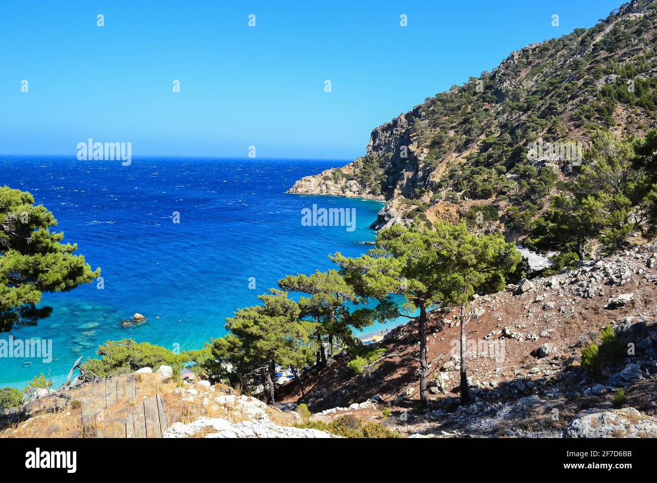 Karpathos la splendide île grecque qui surplombe les eaux turquoise de ...
