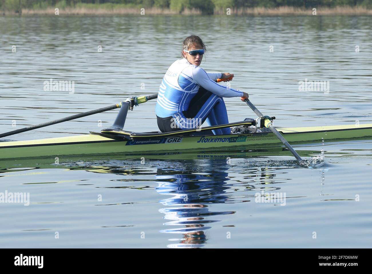 Anneta KYRIDOU, de Grèce, en action lors de l'épreuve préliminaire des Sculpts uniques des femmes à la régate de qualification olympique européenne du lac Varèse, le 5 avril 2021 à Varèse, en Italie Banque D'Images