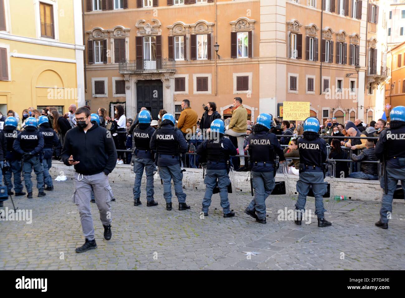 MANIFESTAZIONE RISTORATORI A MONTECITORIO CHE RICHIEDONO RIAPERTURA ATTIVITA' CHIUSE PER LA PANDEMIA Banque D'Images