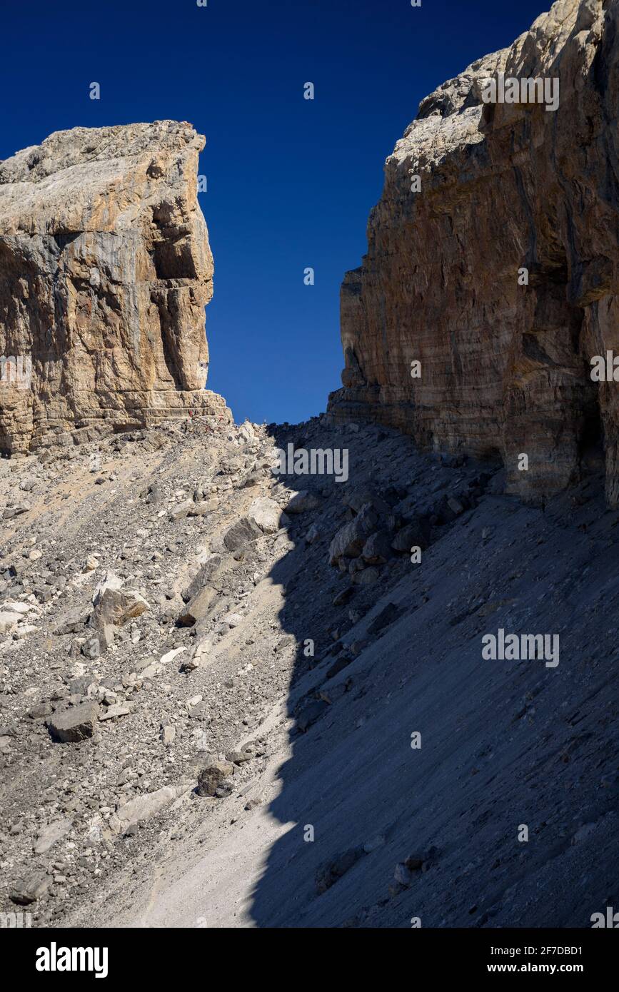 Brèche de Roland vue du côté espagnol (Ordesa et Parc National de Monte Perdido, Huesca, Espagne, Pyrénées) ESP: La Brecha de Rolando en Pirineos Banque D'Images