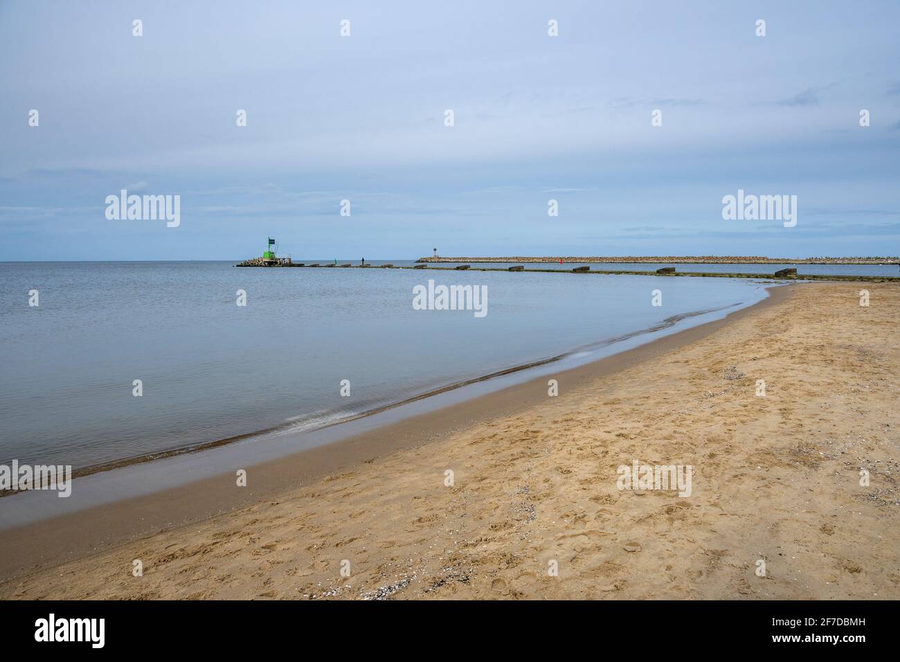 Plage de sable à Gorki Zachodnie sur la mer Baltique. Gdansk, Pologne Banque D'Images