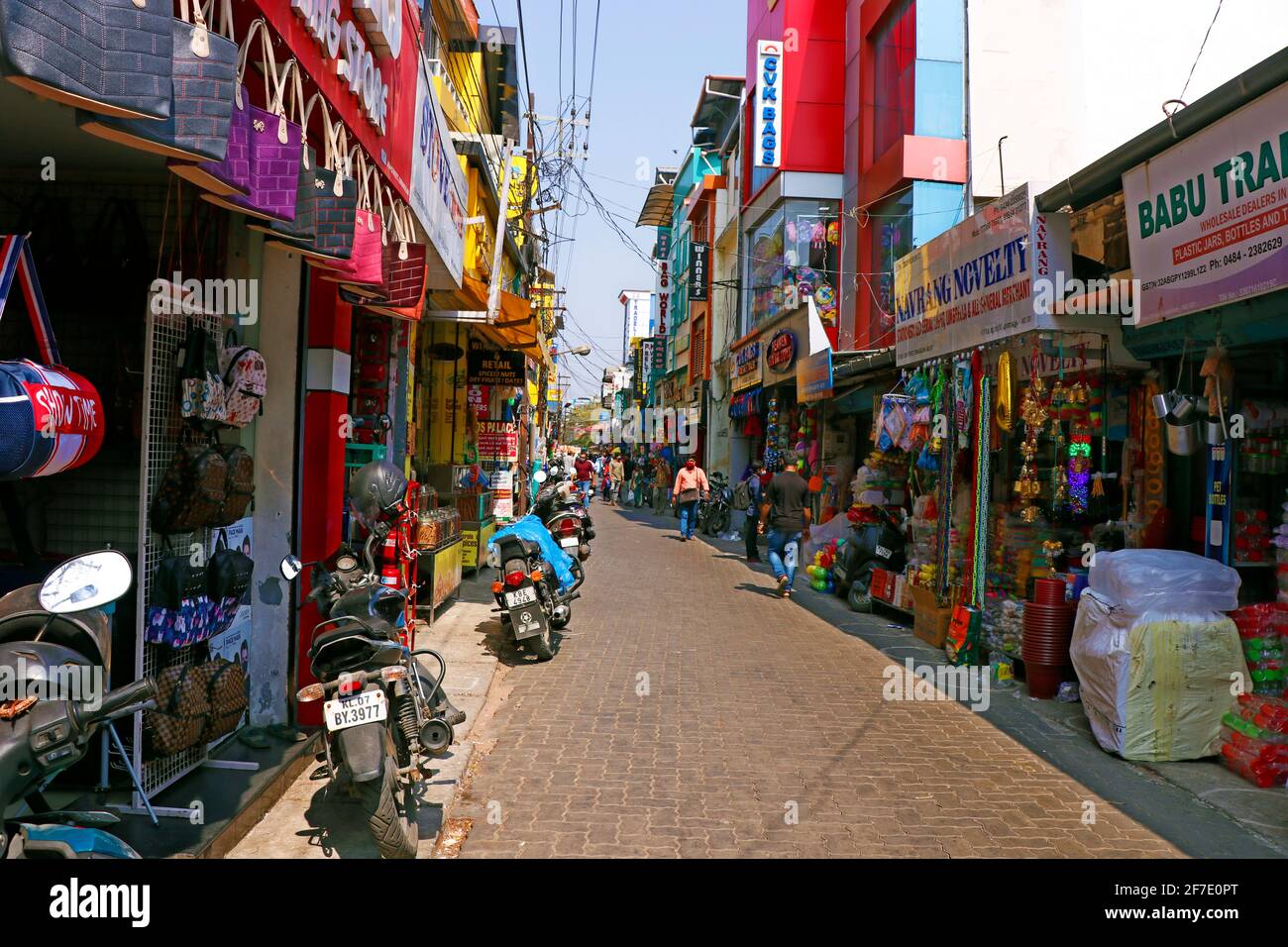 Kochi, Kerala, Inde -6 mars 2021 boutiques du marché sur le côté de la rue à kochi, kerala Banque D'Images