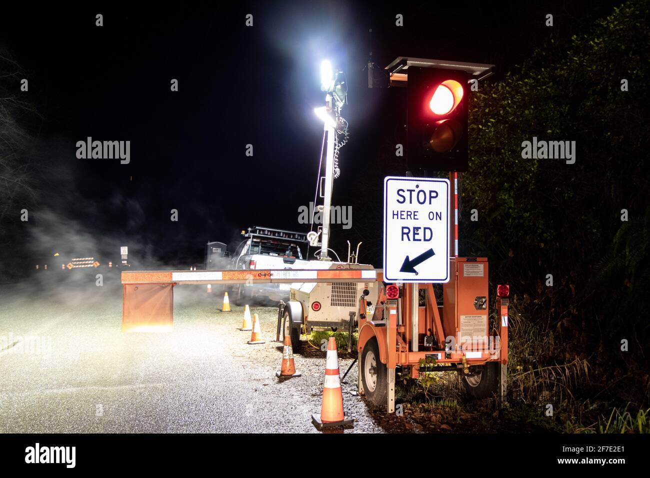 Kennedy Hill, Canada - 11 décembre 2020:vue du panneau Arrêtez-vous ici sur Red en raison D'UNE importante amélioration à l'autoroute 4 à Kennedy Hill Banque D'Images