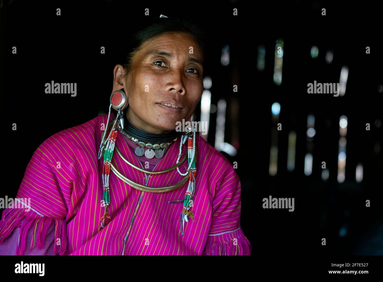 Portrait d'une femme de la tribu Kayaw, près de Loikaw, au Myanmar Banque D'Images