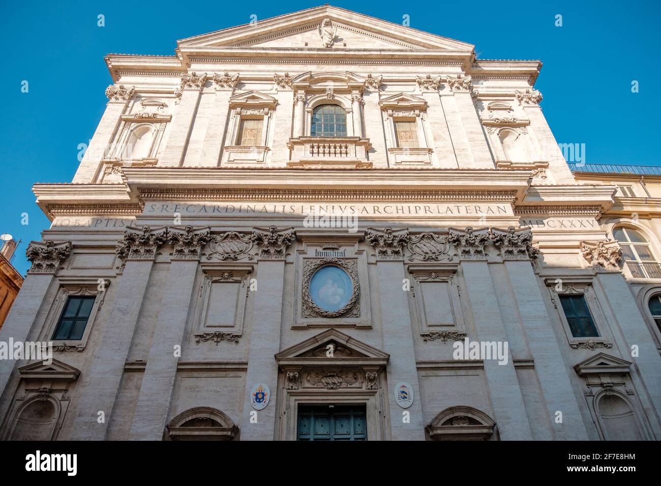 Piazza Benedetto Cairoli, San Carlo ai Catinari, Santi Biagio ai Catinari (Saints Blaise et Charles à Catinari) église du début du baroque à Rome, Italie. Banque D'Images