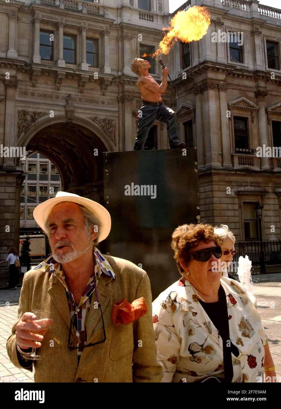 'HELL BENT' PAR DAVID MACH, PARTIE DE L'EXPOSITION D'ÉTÉ RA.28/5/03 PILSTON Banque D'Images