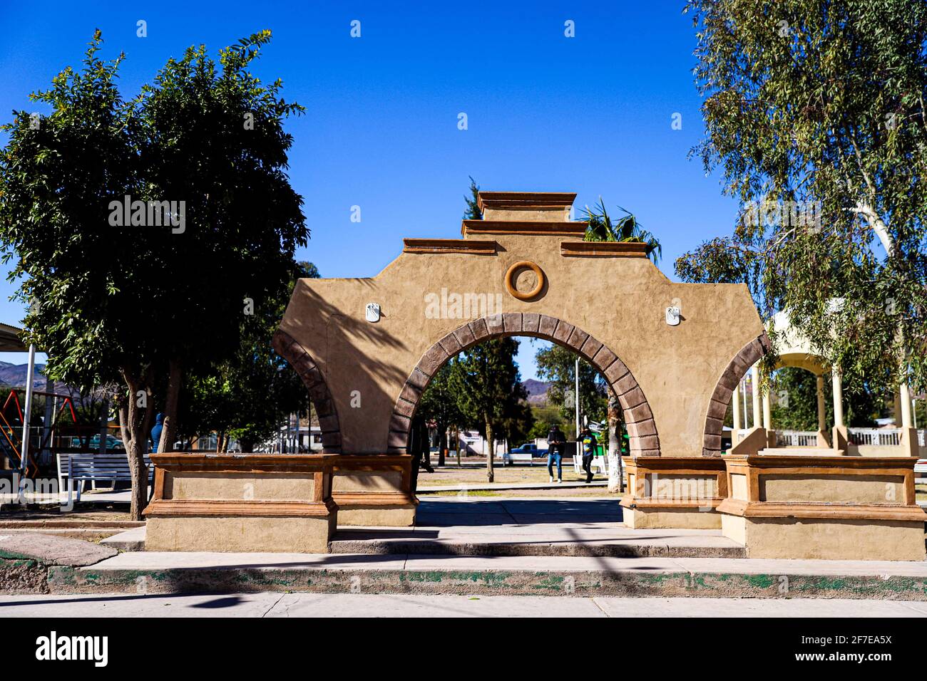 Place publique de Villa Hidalgo. Villa Hidalgo, Sonora Mexique. (Photo: LuisGutierrez / NortePhoto.com) plaza publica Villa Hidalgo. Villa Hidalgo, Sonora Mexique. (Photo: LuisGutierrez / NortePhoto.com) Banque D'Images