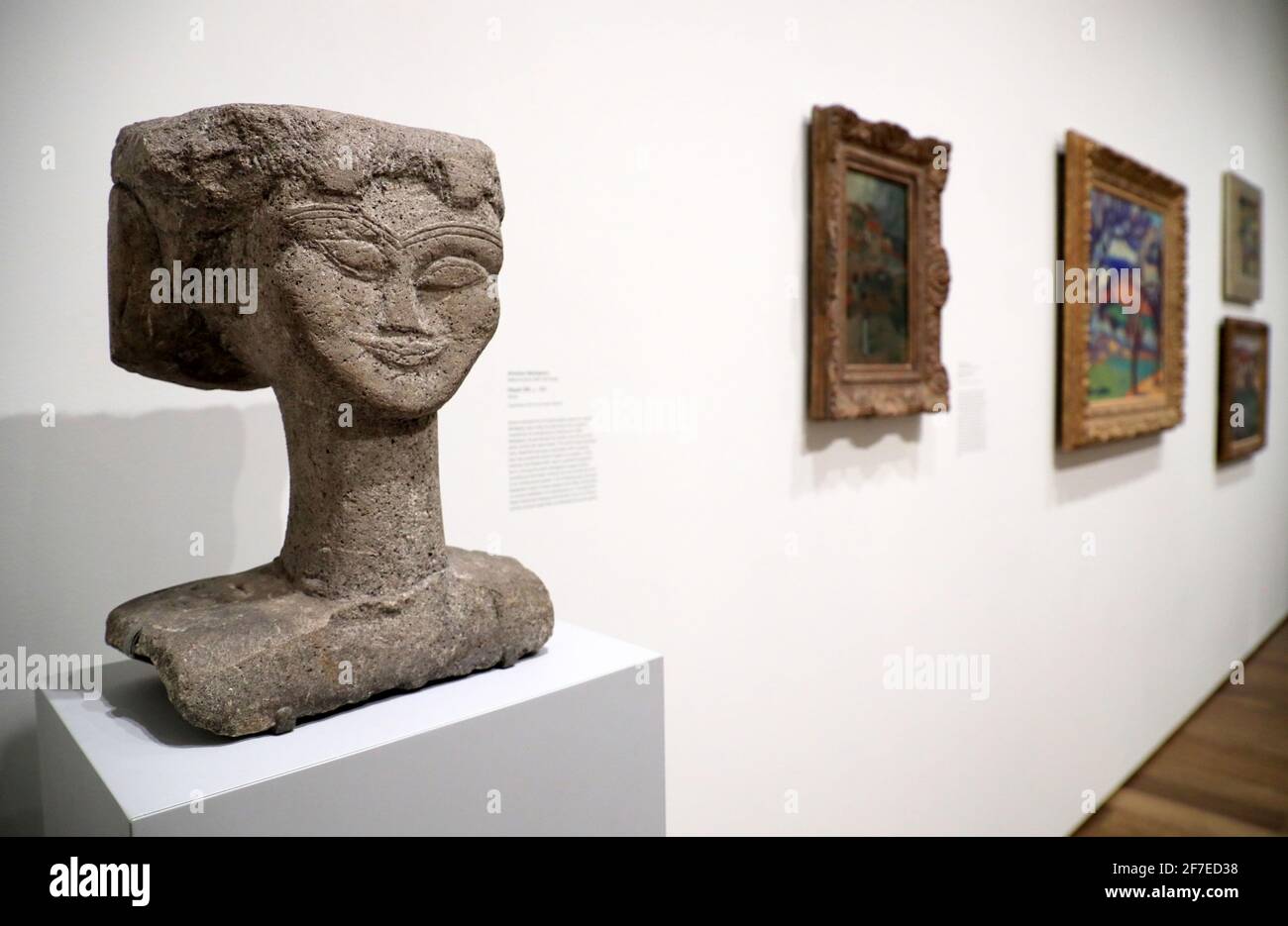 Sculpture en pierre tête VIII, vers 1911 par Amedeo Modigliani exposition au Fogg Museum.Cambridge.Massachusetts.USA Banque D'Images