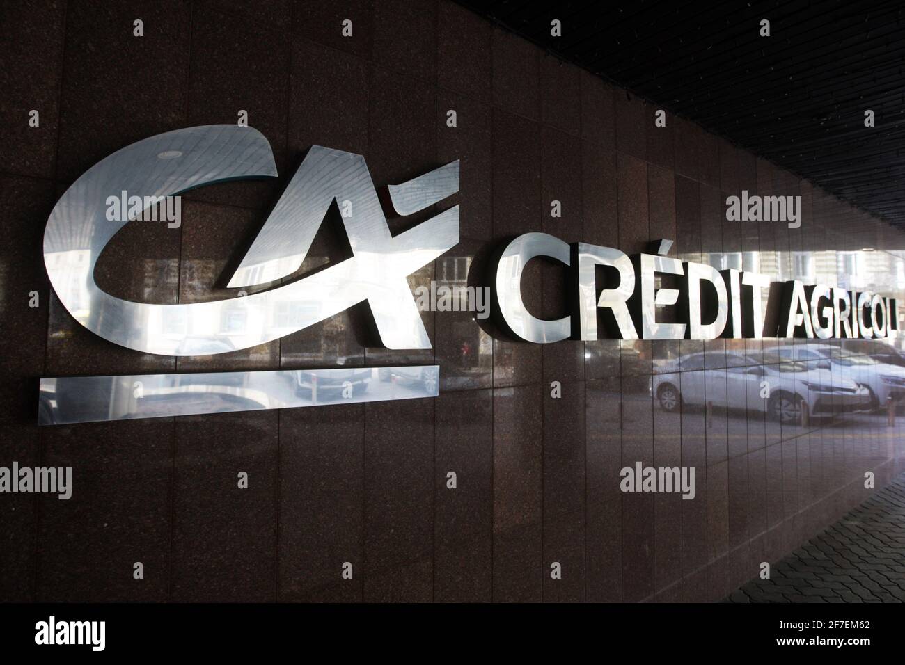 Kiev, Ukraine. 06e mars 2021. Le logo de crédit agricole est visible à leur bureau de banque à Kiev. Crédit : SOPA Images Limited/Alamy Live News Banque D'Images