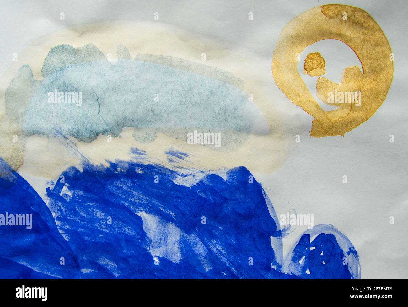 Paysage avec mer, soleil, nuages, dessin d'aquarelle pour enfants. Banque D'Images