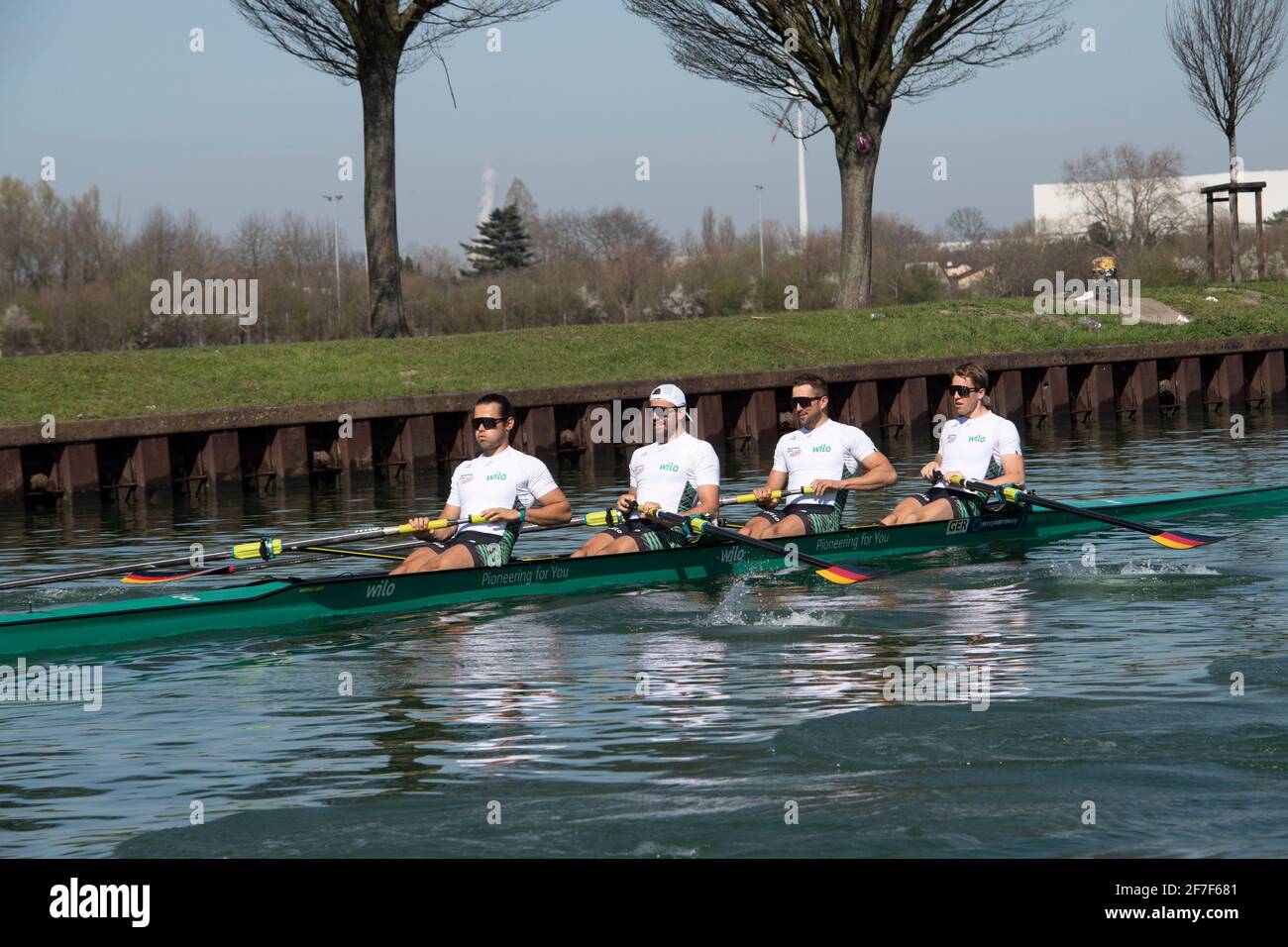 Le Germanyachter 2021 pendant l'entraînement sur le canal Rhein Herne, les quatre sans un timonier avec Paul GEBAUER, Maximilian PLANER, Felix WIMBERGER et Wolf-Niclas SCHROEDER (Schroder) action, aviron, présentation Allemagne-Achter, le 31 mars 2021 à Dortmund/Allemagne. | utilisation dans le monde entier Banque D'Images