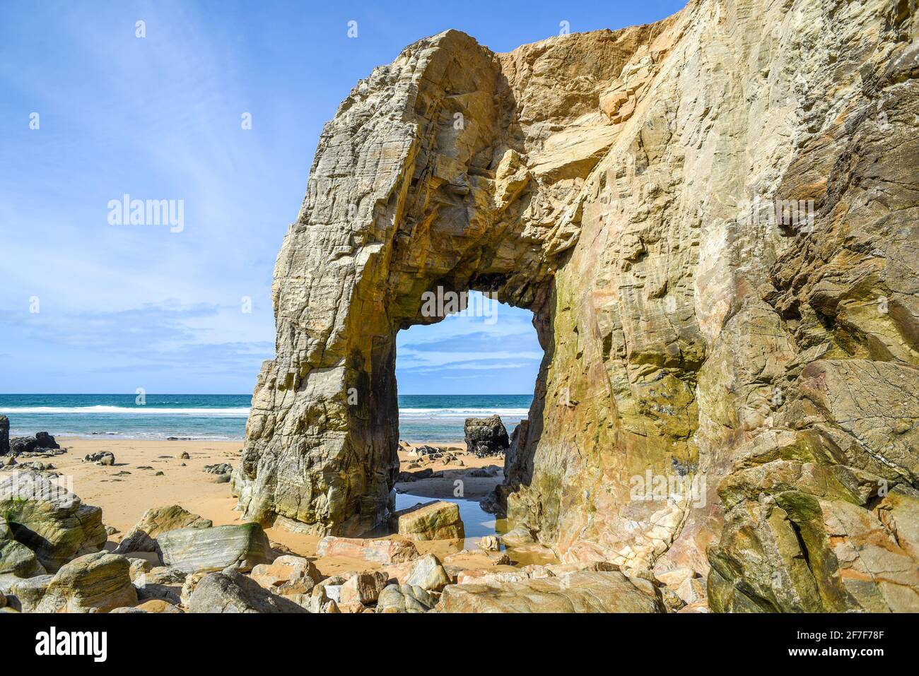 Beau paysage de mer arche rocheuse sur la c te de l oc an en