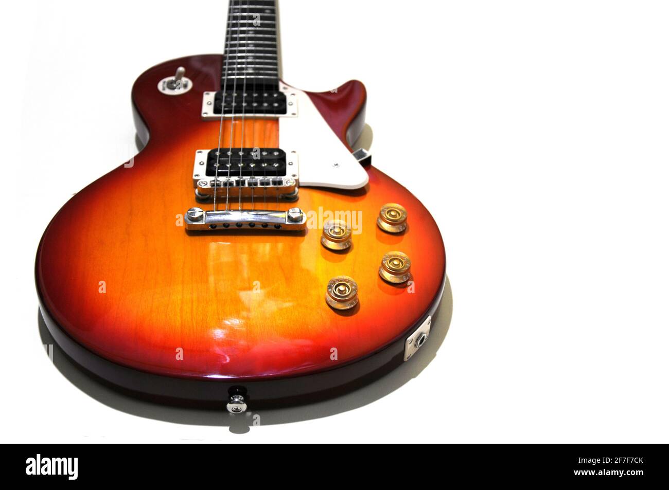 Guitare électrique isolé sur fond blanc Banque D'Images