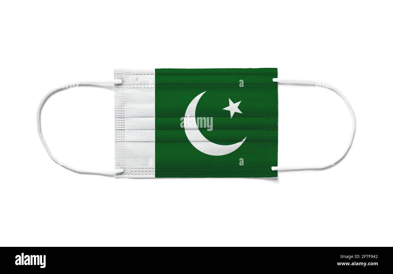 Drapeau du Pakistan sur un masque chirurgical jetable. Arrière-plan blanc isolé Banque D'Images