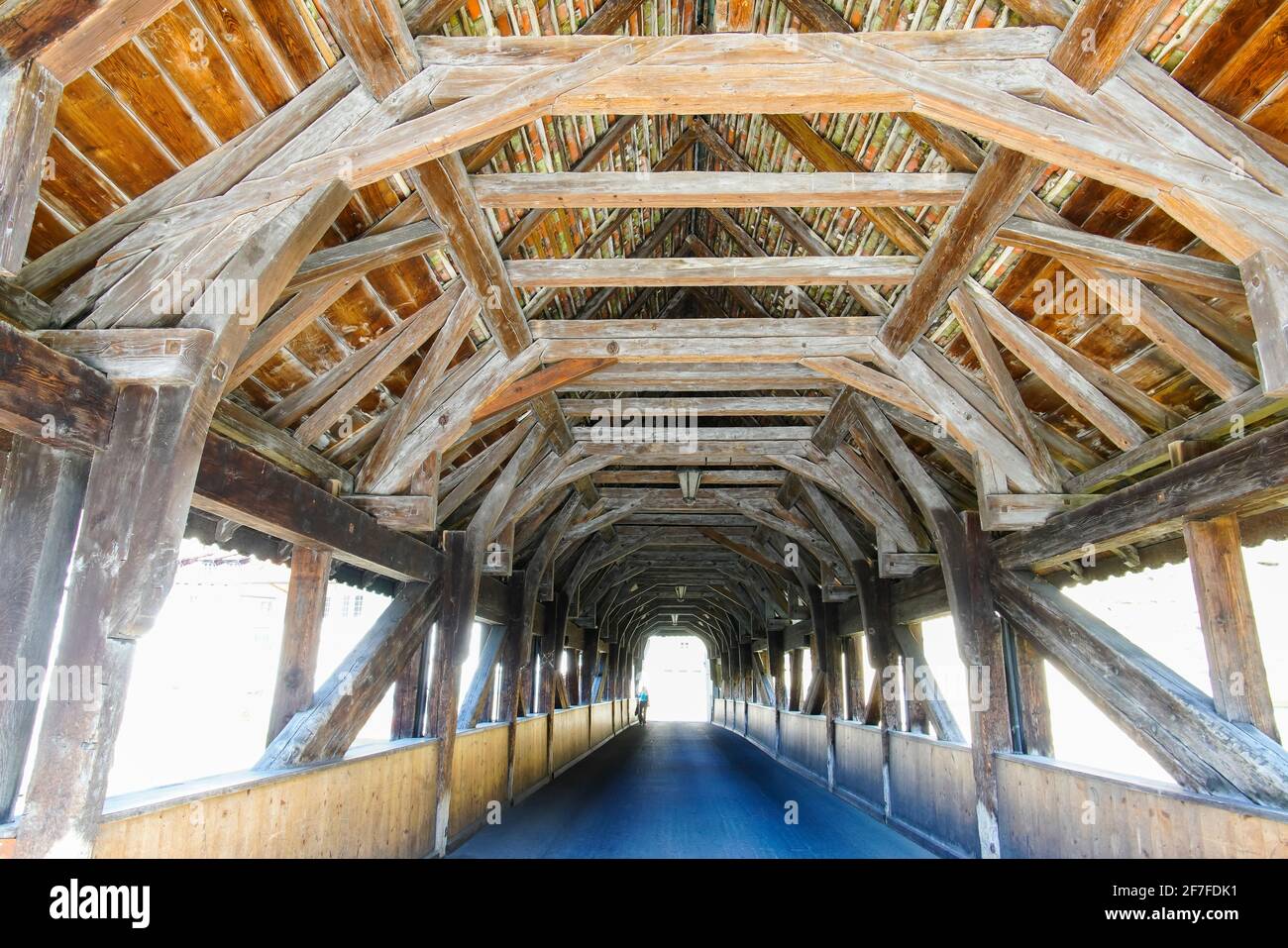 Pont de Berne : le plus ancien pont de Fribourg, toujours en bois. À l'origine, le pont tel qu'il est aujourd'hui date de 1653. Canton de Fribourg, Suisse. Banque D'Images