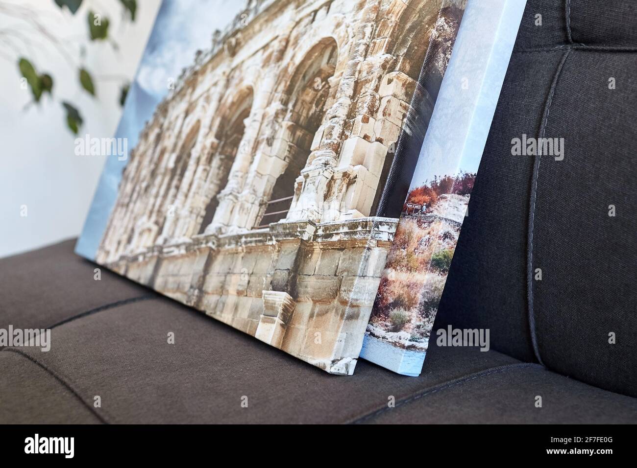 Photo imprimée sur toile. Reproductions en toile sur le canapé, décoration intérieure Banque D'Images