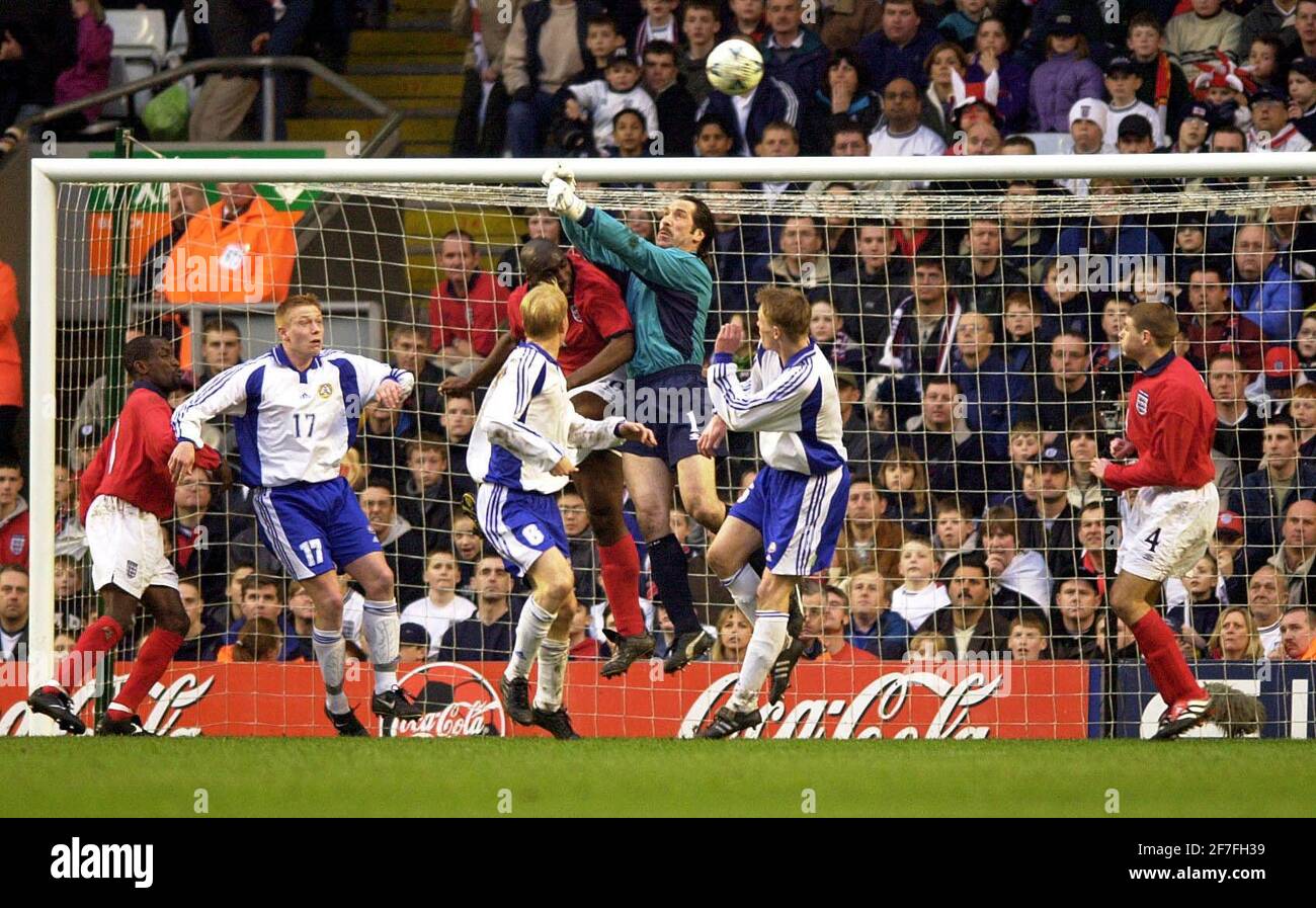 DAVID SEAMAN GARDIEN DE BUT D'ANGLETERRE POINÇONS CLAIREMENT PENDANT LE V D'ANGLETERRE QUALIFICATION DE LA COUPE DU MONDE DE FINLANDE À ANFIELD Banque D'Images