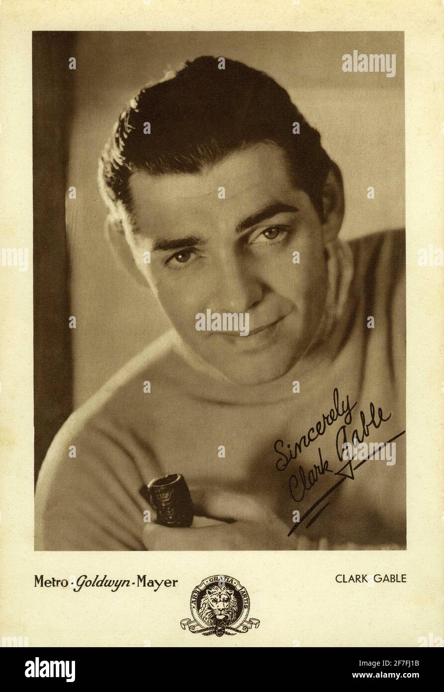 CLARK PIGNON 1932 Portrait avec publicité de pipe pour Metro Goldwyn Payeur Banque D'Images
