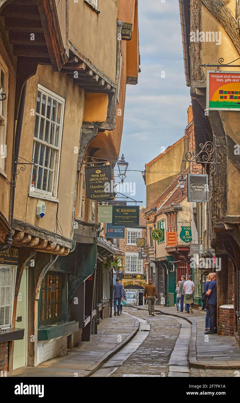 The Shambles, une rue médiévale dans le coeur historique de York, dans le Yorkshire, le nord de l'Angleterre, le Royaume-Uni, l'Europe Banque D'Images
