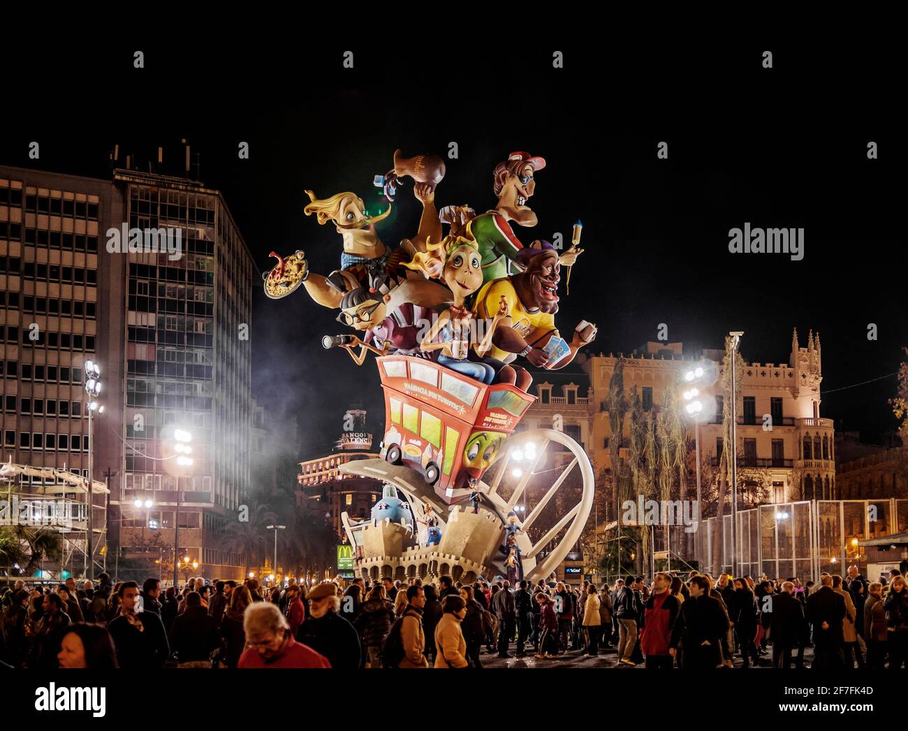 Les Fallas (Falles), une célébration traditionnelle organisée chaque année en commémoration de Saint Joseph, Valence, Espagne, Europe Banque D'Images Les Fallas (Falles), une célébration traditionnelle organisée chaque année en commémoration de Saint Joseph, Valence, Espagne, Europe Banque D'Images
