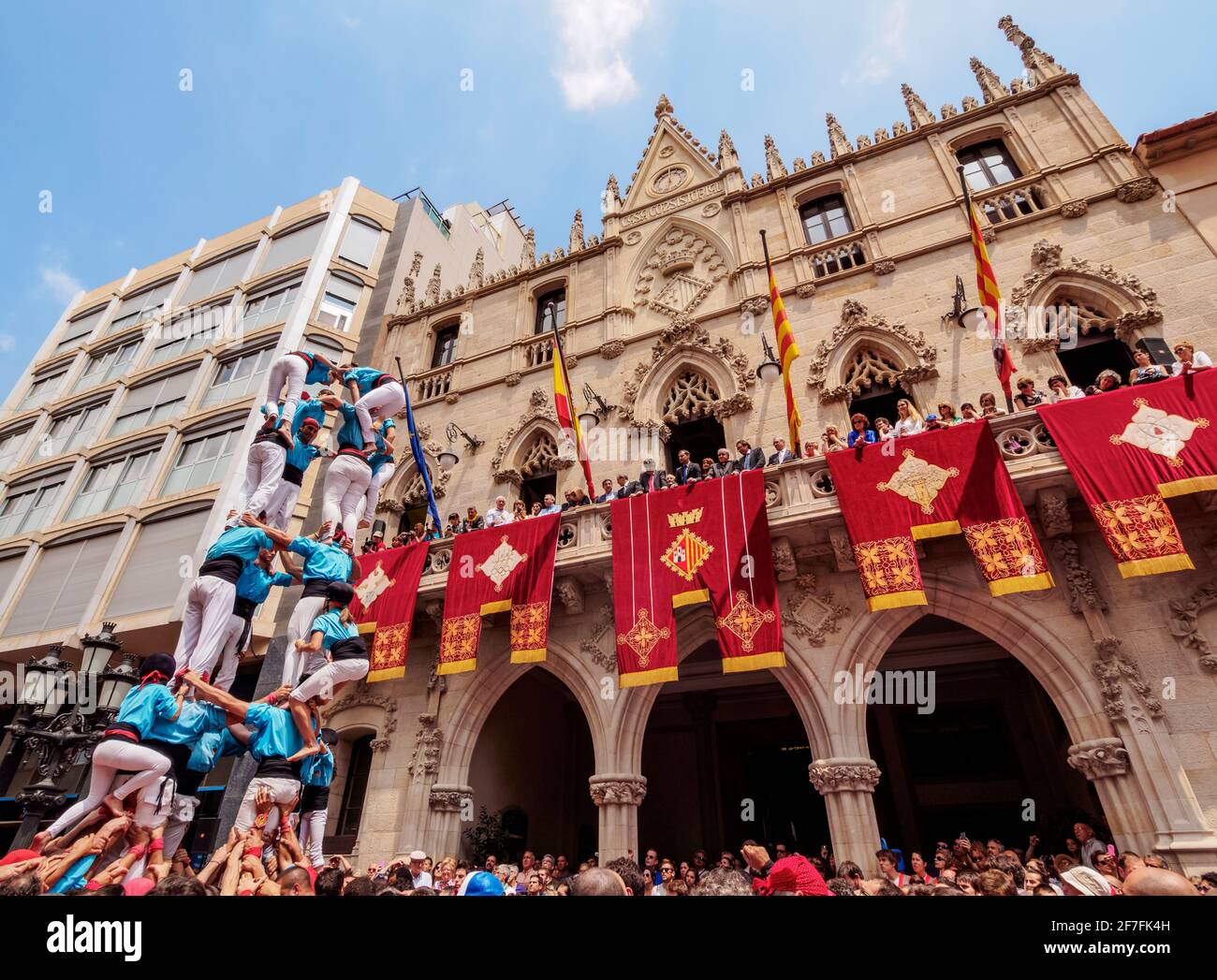 Tour humaine Castell en face de l'hôtel de ville pendant le Festival Festa Major, Terrassa, Catalogne, Espagne, Europe Banque D'Images