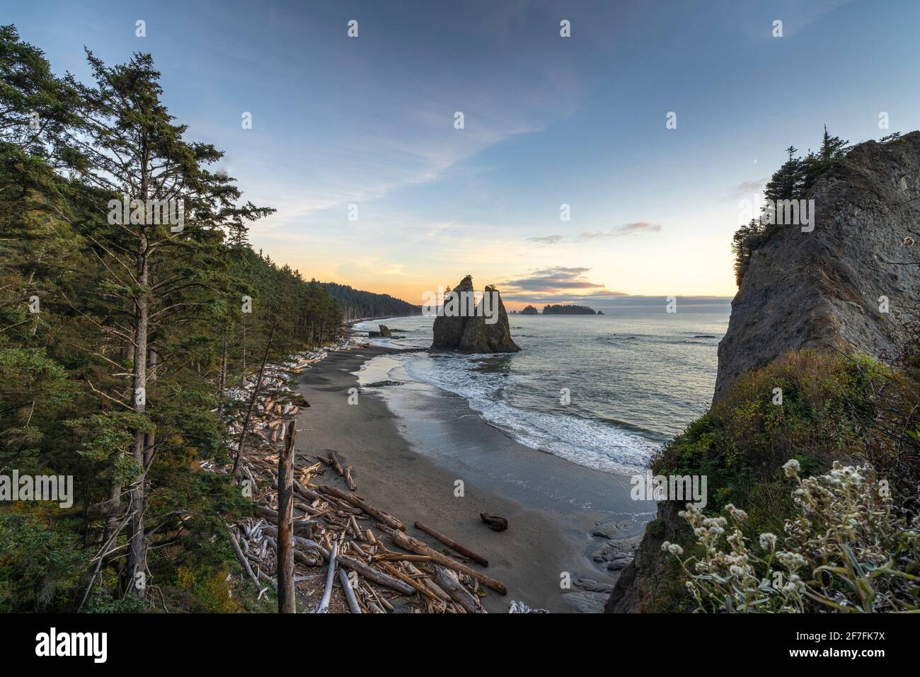 Coucher de soleil à Rialto Beach, la Push, comté de Clallam, État de Washington, États-Unis d'Amérique, Amérique du Nord Banque D'Images